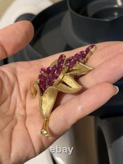 Rare Alfred Philippe Crown Trifari Lily flower Gold fuchsia crystal brooch 1950s