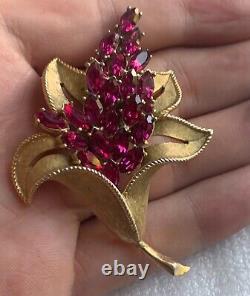 Rare Alfred Philippe Crown Trifari Lily flower Gold fuchsia crystal brooch 1950s