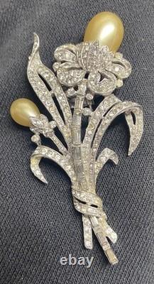 SPARKLING SUPER RARE EXQUISITE TRIFARI EARLY 1940s FURCLIP FLORAL ALFRED PHILIP