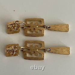 Signed Crown Trifari Alfred Philippe Gold Tone Clip On Earrings Chinoiserie 1960