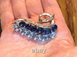 Stunning Trifari PAT PEND Blue Rhinestones Brooch Pin Alfred Philippe Rhodium