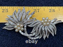 TRIFARI 1950's Alfred Philippe Crystal Rhinestones faux Pearls Pin Brooch