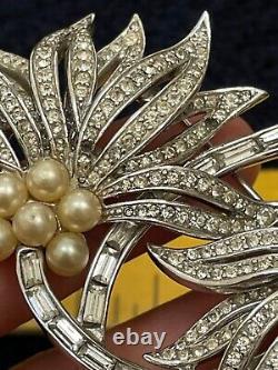 TRIFARI 1950's Alfred Philippe Crystal Rhinestones faux Pearls Pin Brooch