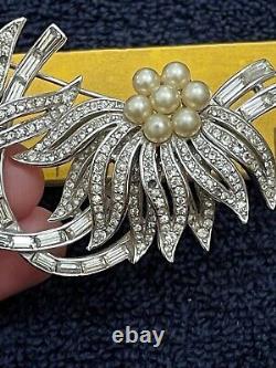 TRIFARI 1950's Alfred Philippe Crystal Rhinestones faux Pearls Pin Brooch