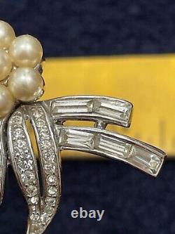 TRIFARI 1950's Alfred Philippe Crystal Rhinestones faux Pearls Pin Brooch