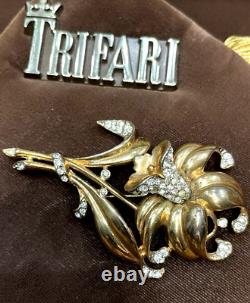 TRIFARI ALFRED PHILIPPE Pat 121,254 golden metal, pave DAFFODIL brooch. 2 of 2