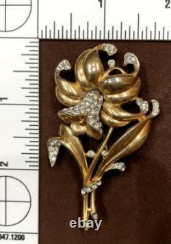 TRIFARI ALFRED PHILIPPE Pat 121,254 golden metal, pave DAFFODIL brooch. 2 of 2