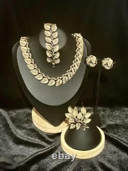 TRIFARI Autumn Leaves Book Alfred Philippe Gold-Trifanium Set PAT PEND