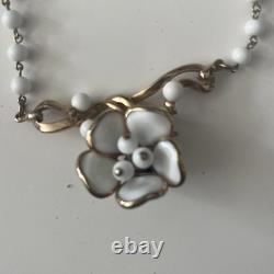 TRIFARI Camellia Set 1952 White Poured Glass Gold Trifanium Alfred Philippe