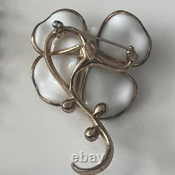 TRIFARI Camellia Set 1952 White Poured Glass Gold Trifanium Alfred Philippe