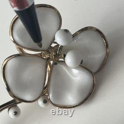 TRIFARI Camellia Set 1952 White Poured Glass Gold Trifanium Alfred Philippe