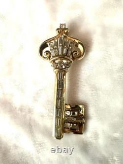 TRIFARI Crown & Key Gold-Trifanium Alfred Philippe 1950 Rhinestones PAT PEND