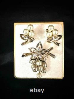 TRIFARI Flower Pearl Baguette Set Alfred Philippe Earings Brooch Gold-Trifanium