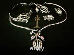 TRIFARI Forbidden Fruit-Rhodium 1950 Set Baguettes A. Philippe Book PAT PEND