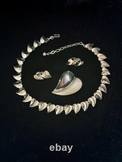 TRIFARI Gold Hearts Earrings Brooch Necklace Set Gold Alfred Philippe Crown