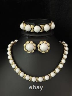 TRIFARI Hugs & Kisses 1959 Set Brushed-Gold White-Glass Alfred Philippe Book