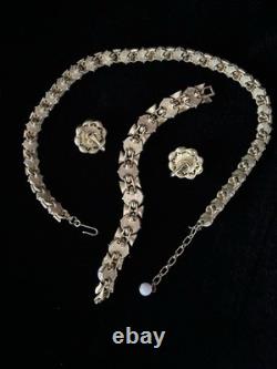 TRIFARI Hugs & Kisses 1959 Set Brushed-Gold White-Glass Alfred Philippe Book