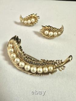 TRIFARI Plume Book-Set Alfred Philippe Feather Brooch Earrings Gold Pearls