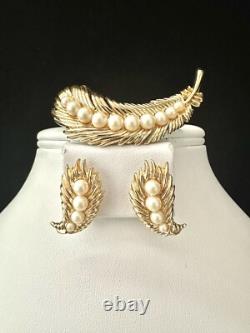TRIFARI Plume Book-Set Alfred Philippe Feather Brooch Earrings Gold Pearls