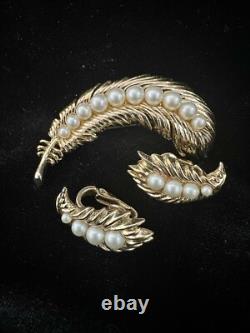 TRIFARI Plume Book-Set Alfred Philippe Feather Brooch Earrings Gold Pearls