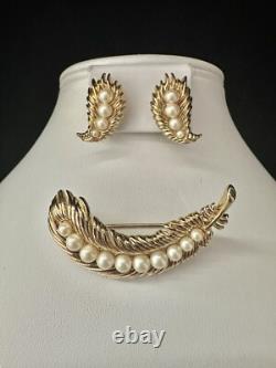 TRIFARI Plume Book-Set Alfred Philippe Feather Brooch Earrings Gold Pearls