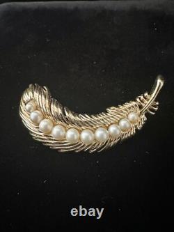 TRIFARI Plume Book-Set Alfred Philippe Feather Brooch Earrings Gold Pearls