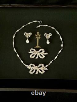 TRIFARI Rhodium Diamanté Parure 1949(Earrings) Brooch Necklace Bow Ribbon withBox