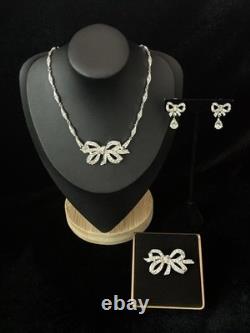 TRIFARI Rhodium Diamanté Parure 1949(Earrings) Brooch Necklace Bow Ribbon withBox