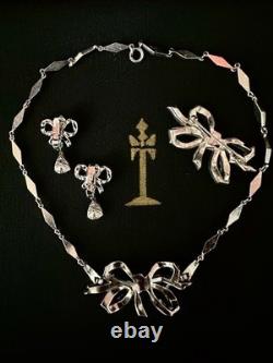 TRIFARI Rhodium Diamanté Parure 1949(Earrings) Brooch Necklace Bow Ribbon withBox