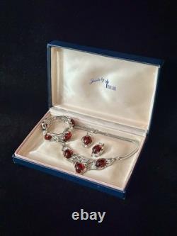 TRIFARI Ruby Red Cabochons Set Crystal Rhinestones Alfred Philippe PAT PEND Box
