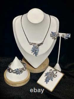 TRIFARI Spring Fantasy 1952 Set Ice-Blue Navette Rhodium Alfred Philippe Box TRIFARI Spring Fantasy 1952 Set Ice-Blue Navette Rhodium Alfred Philippe Box