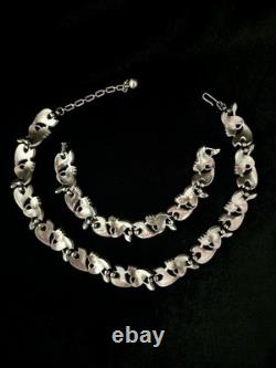 TRIFARI Tulips Bracelet Necklace Set Bellflowers Gun-Metal-Gray Crown