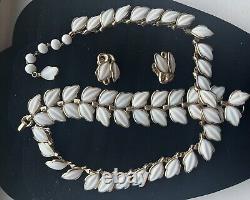 Trifari 1951 Alfred Philippe Dogwood Molded White Glass Vintage Parure Set