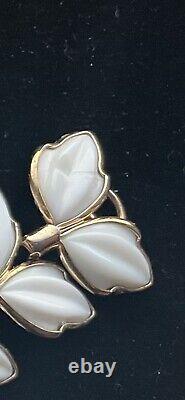 Trifari 1951 Alfred Philippe Dogwood Molded White Glass Vintage Parure Set