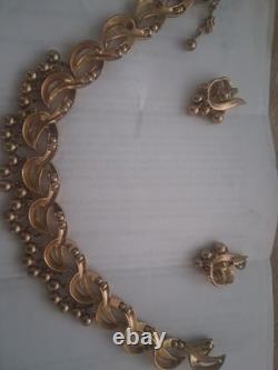 Trifari Alfred Philippe 1940s to 50s Gold Tone Necklaces And Maching Earings