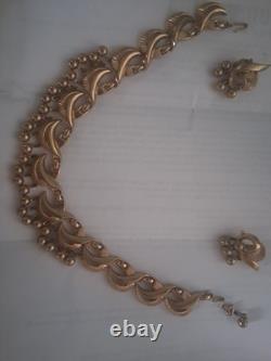 Trifari Alfred Philippe 1940s to 50s Gold Tone Necklaces And Maching Earings