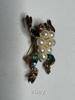 Trifari Alfred Philippe 1952 Green, Red Rhinestone & Pearl Frog Pin Brooch
