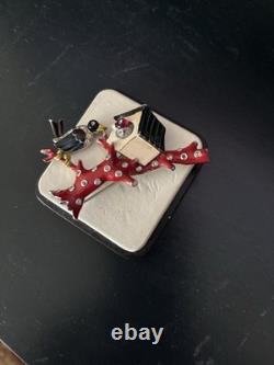 Trifari'Alfred Philippe' Two Lovebirds in a Tree with Birdhouse Bird Pin Clip