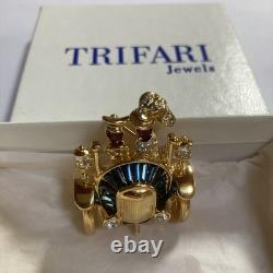Trifari TM 1996'Alfred Philippe' Romantic Couple Riding in a Vintage Car Pin
