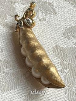 VTG Alfred Philippe Trifari Gold Tone Pea Pod Brooch Faux Pearls & Rhinestones