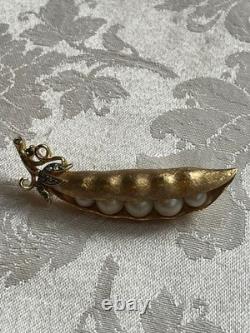 VTG Alfred Philippe Trifari Gold Tone Pea Pod Brooch Faux Pearls & Rhinestones