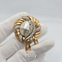 VTG Trifari crown Alfred Philippe Fantasia Faux Baroque Pearl Gold tone Brooch