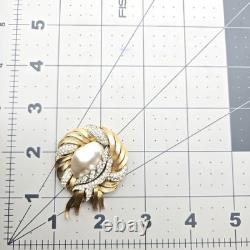 VTG Trifari crown Alfred Philippe Fantasia Faux Baroque Pearl Gold tone Brooch