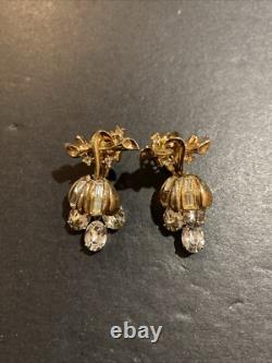 Vintag Alfred Philippe Crown TRIFARI Grape Flower Dangle Crystal Earrings