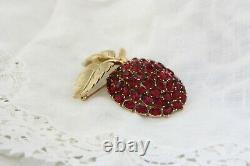 Vintage Alfred Philippe TRIFARI Gold Swinging RED Rhinestone Apple Pin Brooch