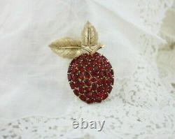 Vintage Alfred Philippe TRIFARI Gold Swinging RED Rhinestone Apple Pin Brooch