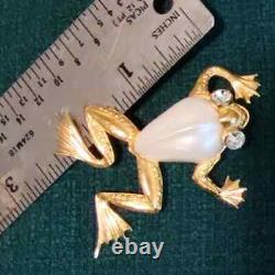 Vintage Alfred Philippe Trifari Faux Pearl Jelly Belly Frong Brooch Great Gift