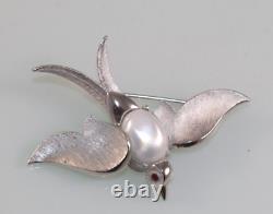 Vintage Crown TRIFARI Alfred Philippe Jelly Belly Moonstone Swallow Bird Brooch