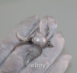 Vintage Crown TRIFARI Alfred Philippe Jelly Belly Moonstone Swallow Bird Brooch