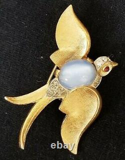 Vintage Crown TRIFARI Alfred Philippe Moonstone Glass RS Swallow Bird Brooch